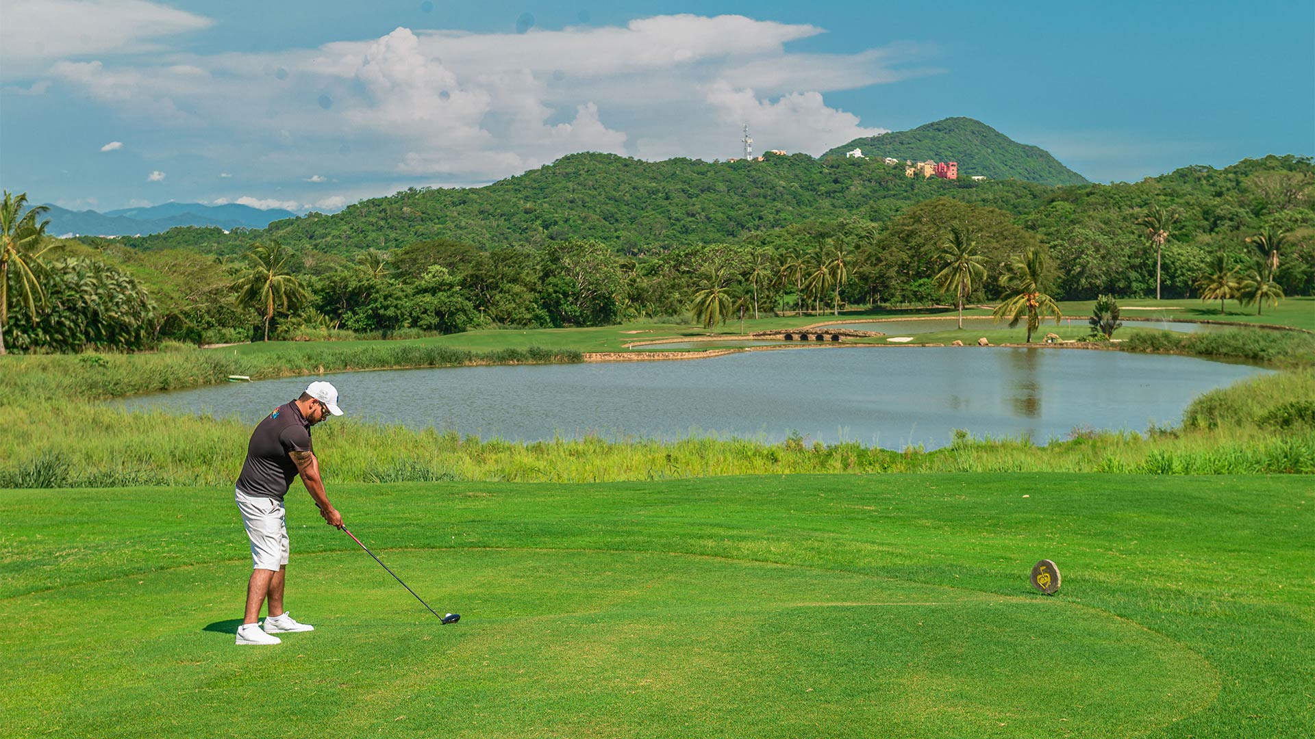 Golf Courses & Luxury Resort Experiences